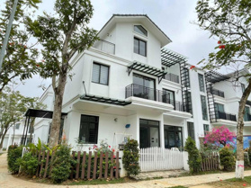 Em gắn bó, sâu sát với Xanh Villas ngay từ đầu. Chuyên nghiệp, không làm phiền và Vào việc luôn ạ