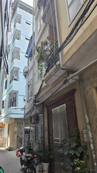 Bán nhà 3 tầng 44 m2 tại Cầu Giấy, sau đại học Thương Mại, ngõ nông rộng. Giá 9 tỷ. LH 0948 623 888