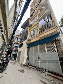 Hàng kín Cầu Giấy, ô tô vào nhà - DT 70m2 x 5 tầng x MT 5m - 3 bước ra phố - giá 15,x tỷ