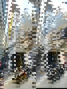 HƠN 9 TỶ - NHÀ MỚI ĐẸP DT 39M2 - CỰC GẦN Ô TÔ TRÁNH - 