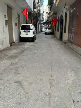 Nhà ĐỘI CẤN chưa đến 150 triệu/m2 với 64m2 x MẶT TIỀN 7.6m, 2 mặt thoáng, ngõ ô tô, thông thoáng.