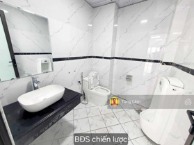 Tòa VP tốt nhất - Hoàng Quốc Việt. DT 121m2x9T căn góc vip, giá ngã ngửa 50 tỷ