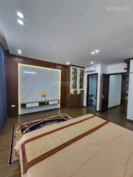 Nhà Tư Đình - lô góc - 7 chỗ đỗ cửa, nhỉnh 5 tỷ, 30m2 x 5 tầng, nhà mới lung linh, sổ nở hậu
