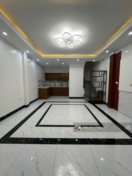 Bán nhà 32m x 5 tầng ngõ 303 Phúc Lợi, 5 phòng ngủ, cách 1 nhà ra đường ô tô