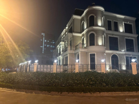 Bán biệt thự Kita Capital- Ciputra đối diện Lotte Mall. Có hầm rộng 93m2, sổ Tây Hồ chỉ từ 380tr