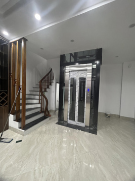 Bán nhà: Hồng Tiến- Lô Góc- ngay BV Tâm Anh, nhà 38m2 x 5T có thang máy, nét 6,8 tỷ, oto qua nhà