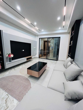 Chính chủ cần bán gấp nhà phố Ngọc Lâm DT 49m2, MT 4m, vị trí đẹp, ngõ ô tô thông
