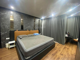 Gia Quất - Long Biên, SĐCC, 50m2, 5 tầng, MT 4.2m, ngõ ô tô, vị trí đắc địa