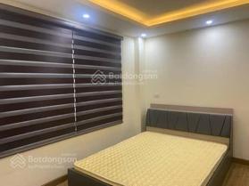 Nhà mặt phố Đê La Thành, kinh doanh sầm uất, mặt tiền rộng, qui hoạch ổn định, dòng tiền tốt