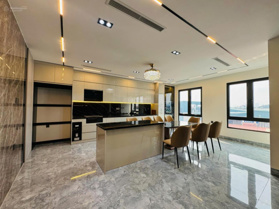 Nhà đẹp phố Tư Đình đầu đường Cổ Linh, vỉa hè 3m, Oto dừng tránh, 50m2 8tầng, thang máy, giá 13.9tỷ