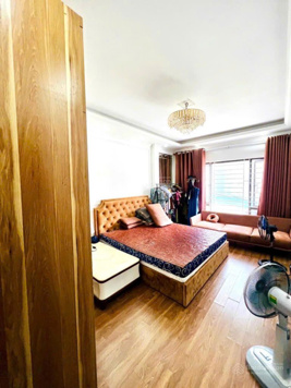 MT khủng siêu hút lộc - Trần Quốc Hoàn - Phân lô - Ô tô - Kinh doanh - 40m2*5 tầng - 16.9 tỷ