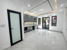 Nhà mới - Thạch Bàn, sát Aeon, nét 5,57 tỷ, lô góc, có thang máy nhập khẩu 38m x 5 tầng, vali về ở