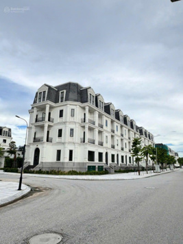 Cần bán liền kề 116m2 trục đường to - gấp