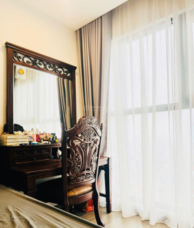 Bán căn hộ 3 ngủ, 2 VS nội thất ngoại nhập, tầng cao, căn góc, view công viên CG, ngay ga tàu điện