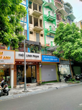 Bán tòa nhà cực vip khu Trung Kính. DT 70m2, xây 6 tầng, MT 5,1m. Thang máy và bộ ở cuối. Ngõ rộng