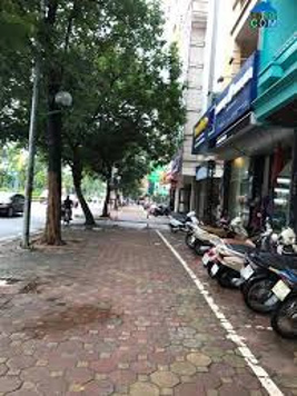 Cần bán nhà mặt phố Hoàng Quốc Việt - HN, giá 3x tỷ