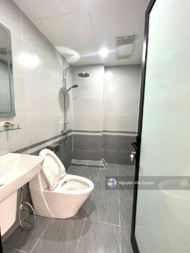 Anh trai chuyển lên chung cư bán nhà mặt phố Lạc Long Quân 7 tầng, thang máy, kinh doanh sầm uất