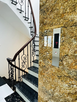 Chính chủ bán tòa building xây mới mặt phố Giáp Nhị. 90m2 - 8tầng thang máy, ôtô tránh, giá 19.79tỷ