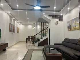 Bán nhà Long Biên ngay Aeon Mall 42m2x5T hơn 6 tỷ. Nhà đẹp ở luôn full nội thất