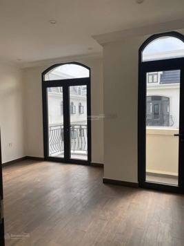 Bán gấp căn shophouse Sao Biển 67,5 m2 sát chung cư Masterise, full nội thất, CK 32%, LS 0% 2 năm