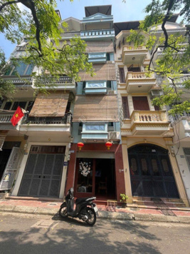 Trần Quốc Hoàn phân lô - ô tô tránh - thoáng trước sau - 65m2 - 4 tầng - MT 5,6m giá 17 tỷ