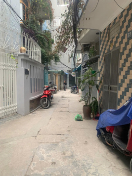 CC gửi bán nhà ngõ Đội Cấn, DT 36m2 5T, 3PN, full NT, 150m ra đường chính. SĐCC, 7 tỷ có gia lộc