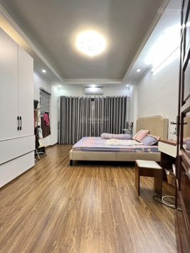 Mặt ngõ kinh doanh, bán nhà 5 tầng mặt ngõ Khương Đình, ô tô đỗ cửa, kinh doanh, gần phố, ở luôn