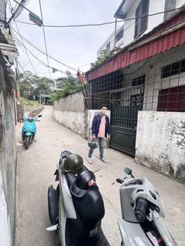 Duy nhất 1 căn nhà 2 tầng ô tô đỗ chước nhà . cách mặt đường 50m không bị dính quy hoạch