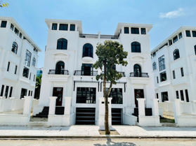 Chính chủ bán biệt thự 3mặt thoáng 266,8m2 siêu đẹp, dự án Louis City Hoàng Mai, giá cực kì hấp dẫn