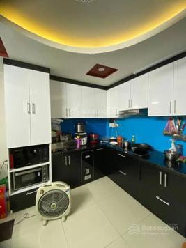 Chỉ với 8,6 tỷ sở hũu ngay nhà đẹp mặt ngõ. Gần ROYAL CITY. DT: 44m2, MT: 4m. Đầy đủ tiện ích.