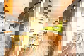 Chủ thiện chí bán Hei Tower - Số 1 Ngụy Như Kon Tum 🔹 Diện tích: 96m2 - 2 ngủ 2 vệ sinh 🔹 Ban công hướng mát, view thoáng 🔹  Full nội thất, sổ đỏ lâu dài 🔹  Giá bán 7 tỷ