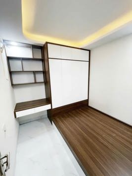 Em bán ccmn Cự Lộc, Thanh xuân