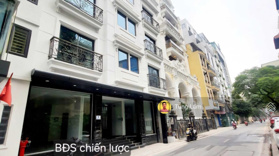 Mặt phố Linh Lang - mặt tiền siêu rộng - vị trí ngã 4 đắc địa. DT 150m2 - Giá như trong ngõ