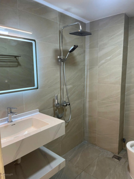 5 tỷ 99, 94m2 3N, căn hộ Ba Đình tầng cao tòa A đắt giá nhìn cầu Nhật Tân. Nội thất mới hoàn toàn