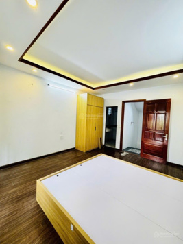 Nhà Trương Định, Hoàng Mai 32m2, gần hồ full 5 tầng mới về ở luôn, chỉ 4,9 tỷ