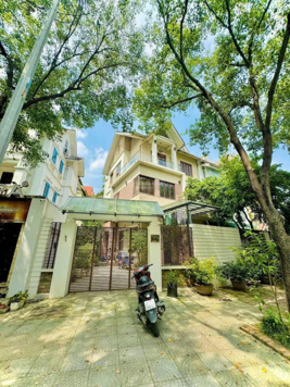 Bán biệt thự 184m2 MT 13m giá 40 tỷ tại dự án Việt Hưng, Long Biên, Hà Nội