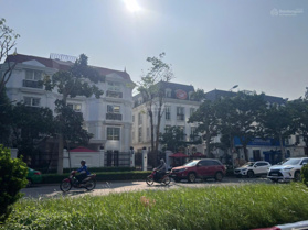 Chủ nhà gửi bán Biệt thự đơn lập EMBASSY GARDEN mặt đường trung tâm NGĐ giá tốt nhất LH: 0922 969 777