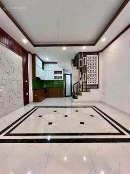 Bán nhà phố Trương Định - hàng xóm chung cư Nam Đô - ngõ nông - DT 35m2 - giá 6.25 tỷ - gần ô tô