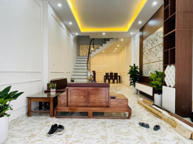 Cho thuê nhà phân lô phố Láng Hạ. 100m2 x 5T. Thiết kế thông sàn. Đường ô tô tránh. 28tr/tháng