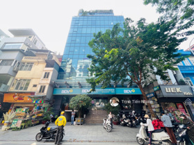 Bán toà nhà văn phòng Đã hoàn công 11 tầng mặt phố Đội Cấn ngã 3 Giang Văn Minh 450m2