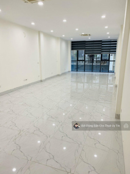 Cô Liên có văn phòng mặt thoáng full kính Xã Đàn 80m2 giá 11 triệu/th