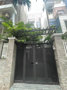Bồ Đề , sân vườn , nhà 2 mặt ngõ to, oto vào nhà