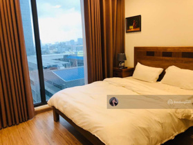 Cho thuê căn hộ chung cư cao cấp Vinhomes Nguyễn Chí Thanh, 86m2, 2PN, tầng cao, đủ đồ giá chỉ 19tr