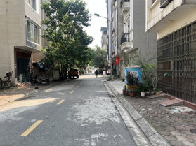 Đất đẹp TĐC Giang Biên 40m vị trí đẹp xây ở vườn hoa vỉa hè ô tô tránh nhỉnh 7 tỷ sổ đẹp
