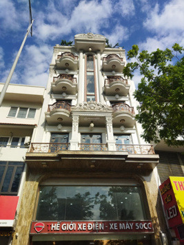 Bán MP Ngô Gia Tự Quận Long Biên, vỉa hè rộng mặt tiền lớn, kd đỉnh, sổ nở hậu, chủ mua bán