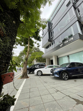 Bán nhà mp Nguyễn Đình Thi - Mặt Hồ Tây kinh doanh Cafe đẳng cấp - diện tích 110m - mt 6m, nở hậu.