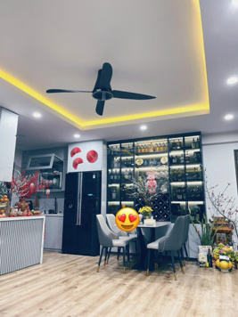 Chính chủ cần tiền muốn bán gấp căn 2 ngủ và 3 ngủ tầng trung đẹp nhất dự án Sun Square