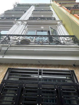 Chính chủ gửi bán nhà tại phố Hàm Nghi - ô tô để sát nhà - xây mới 5 tầng