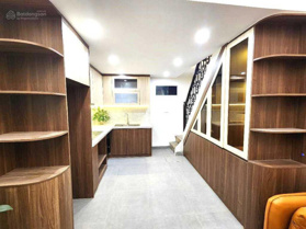 Bán nhà Tôn Đức Thắng 33m2 4T 5,68 tỷ, full nội thất, 2 thoáng, 40m ra phố, ô tô đỗ gần, ở ngay