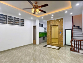 Bán nhà Cổ Nhuế - 6 tầng có thang máy - DT 33m2 - Mỗi tầng 1 phòngNhà mới ở luôn, pháp lý đầy đủ